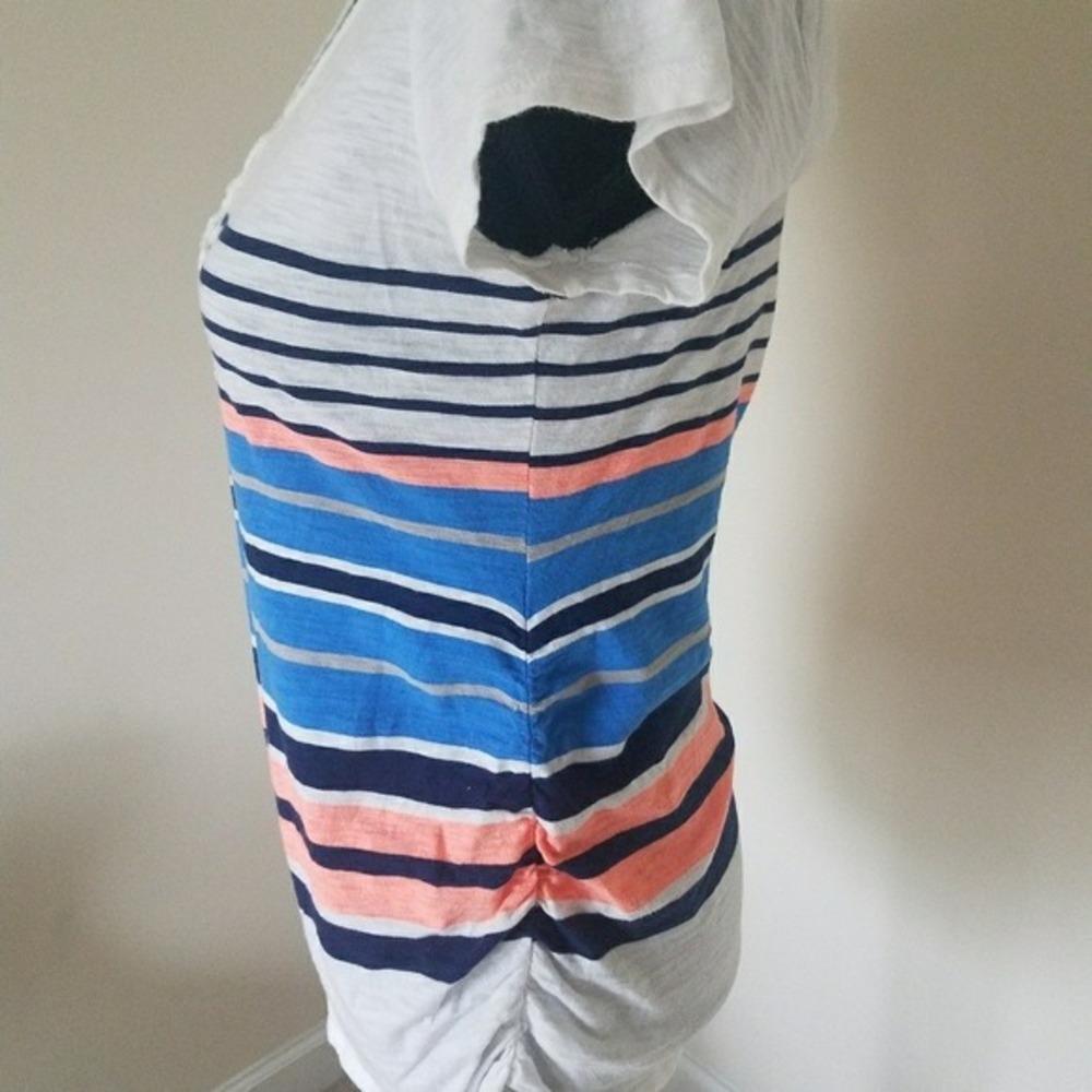 Old Navy Maternity/T-shirt - Picture 3 of 4